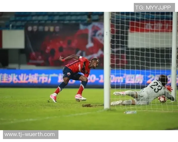 广州富力与深圳佳兆业激战正酣直播盛况不容错过 广州富力与深圳佳兆业激战正酣直播盛况不容错过